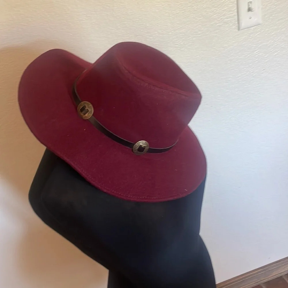 Maroon Buckle Hat‎